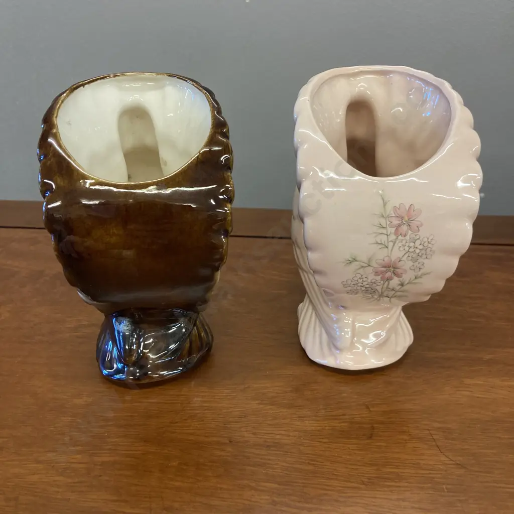 Pair of Vintage New Zealand Ceramic Pigeon Vases. 13 x 10cm Image 1++